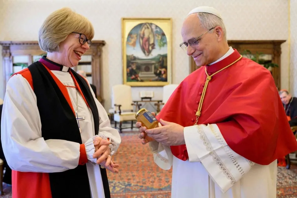 Histórico El Papa León XIV y la primera Arzobispa de Canterbury oran juntos en el Vaticano