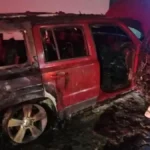 Incendio de vehículo en Lomas del 5 de Mayo