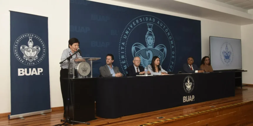 La BUAP entrega constancias a 83 servidores de la Secretaría de Infraestructura por cursos de capacitación