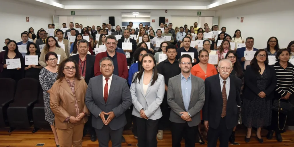 La BUAP entrega constancias a 83 servidores de la Secretaría de Infraestructura por cursos de capacitación