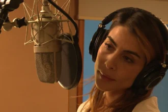 María León interpretará el tema oficial de “Tan cerca de ti, nace el amor”.