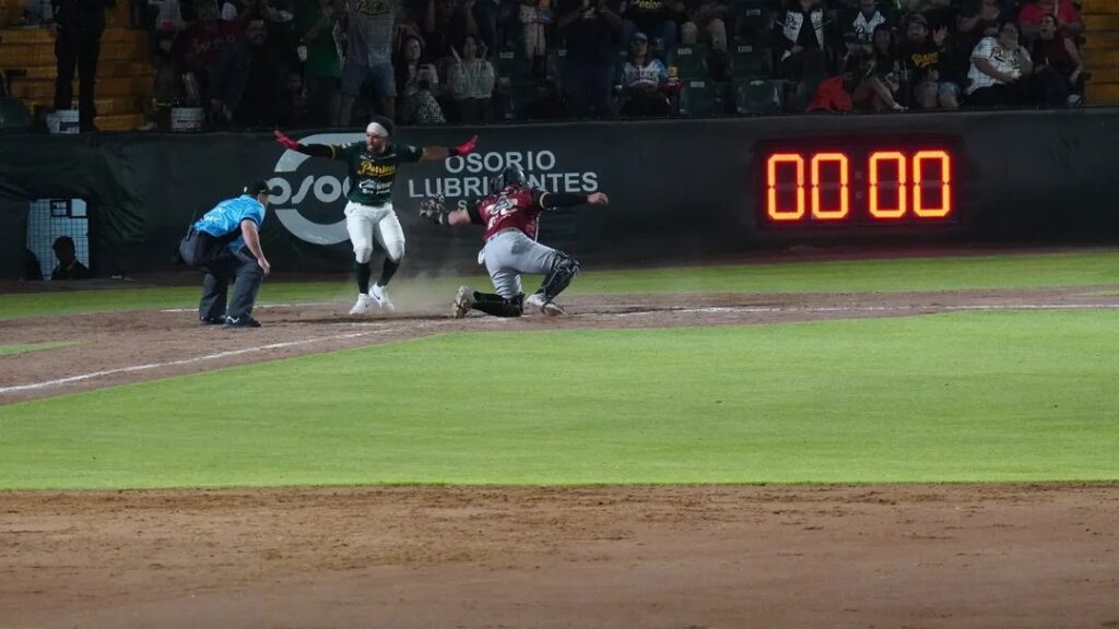 Pericos remonta y se lleva el segundo juego de la serie
