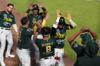 Pericos remonta y se lleva el segundo juego de la serie