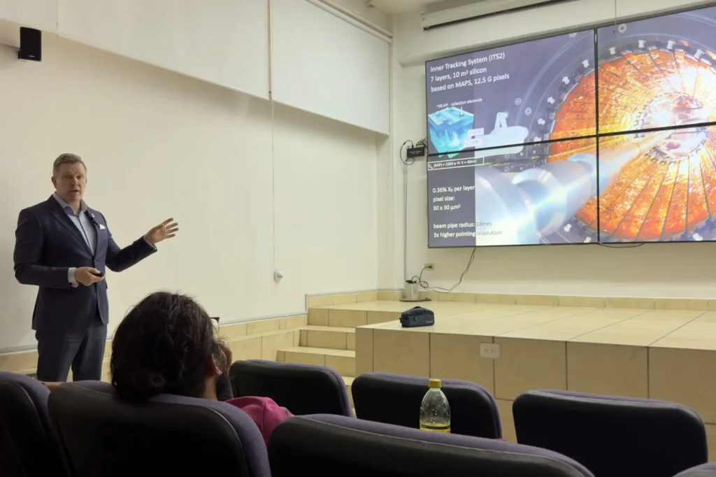 Reconoce vocero del CERN a la BUAP como pilar de la Física de Altas Energías