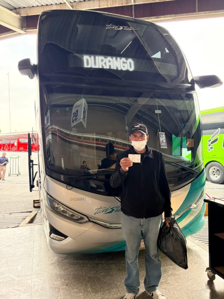 Reintegra DIF Puebla Capital a usuario del Dormitorio Municipal con su familia