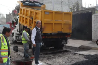 Supervisa Pepe Chedraui trabajos de bacheo en Bosques de Santa Anita