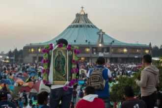 Transformación de la fe impulsa la diversidad religiosa en México, cambios generacionales