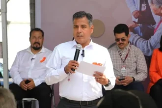 Armenta integra a exfuncionarios municipales a su administración estatal