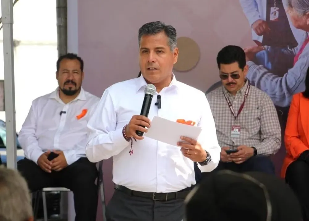 Armenta integra a exfuncionarios municipales a su administración estatal
