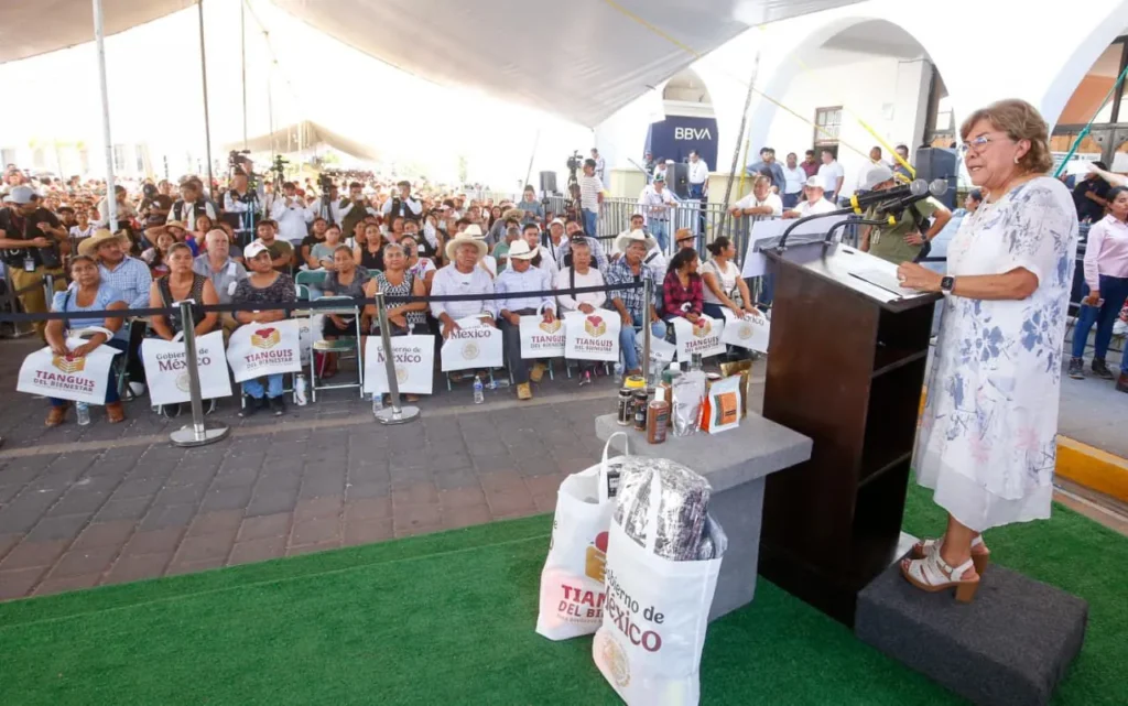 Con tianguis del bienestar, Gobierno Federal y estatal regresa al pueblo lo robado