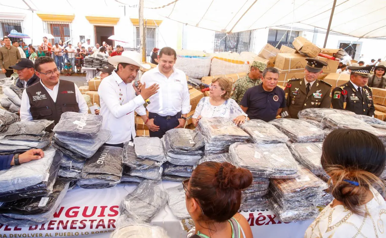 Con tianguis del bienestar, Gobierno Federal y estatal regresa al pueblo lo robado