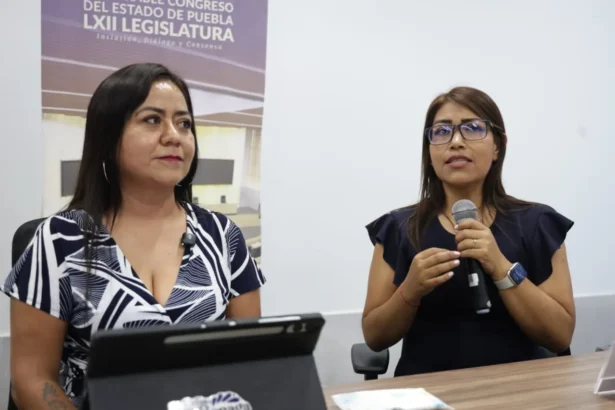 Congreso de Puebla instala dispensadores de toallas femeninas, anuncia la diputada Celia Bonaga