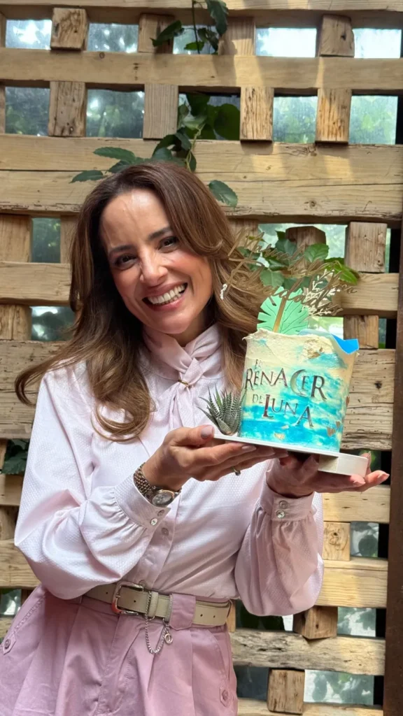 Elenco y producción de “El Renacer de Luna” le festejaron su cumpleaños a la protagonista Marisol del Olmo.