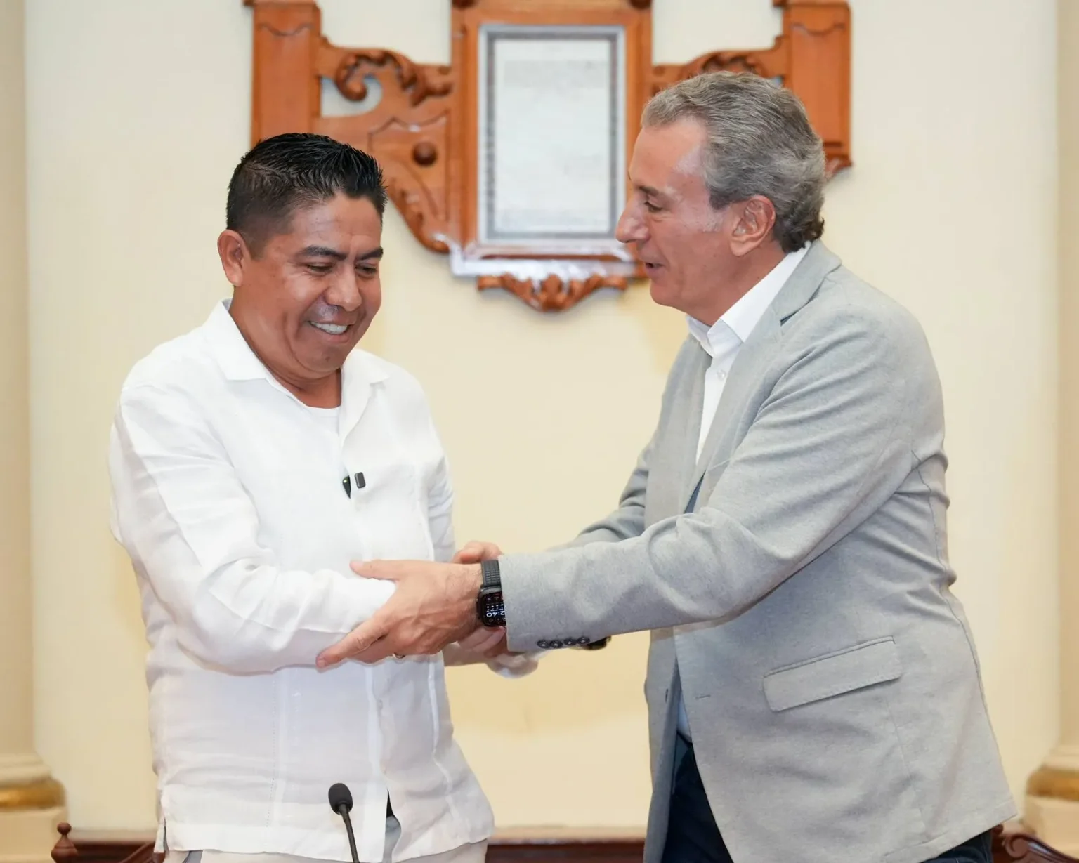 Firma Pepe Chedraui hermanamiento entre Puebla capital y Huatulco