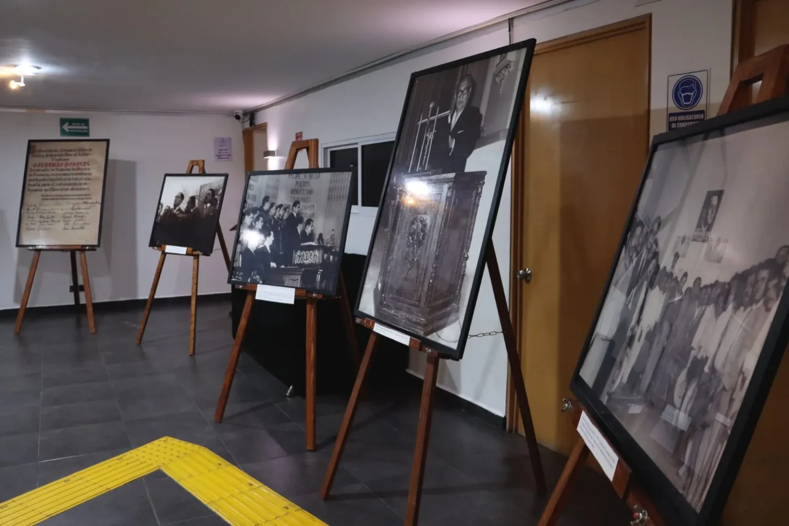 Gilberto Bosques Saldívar legado y memoria en una muestra fotográfica en la Antigua Sede del Congreso