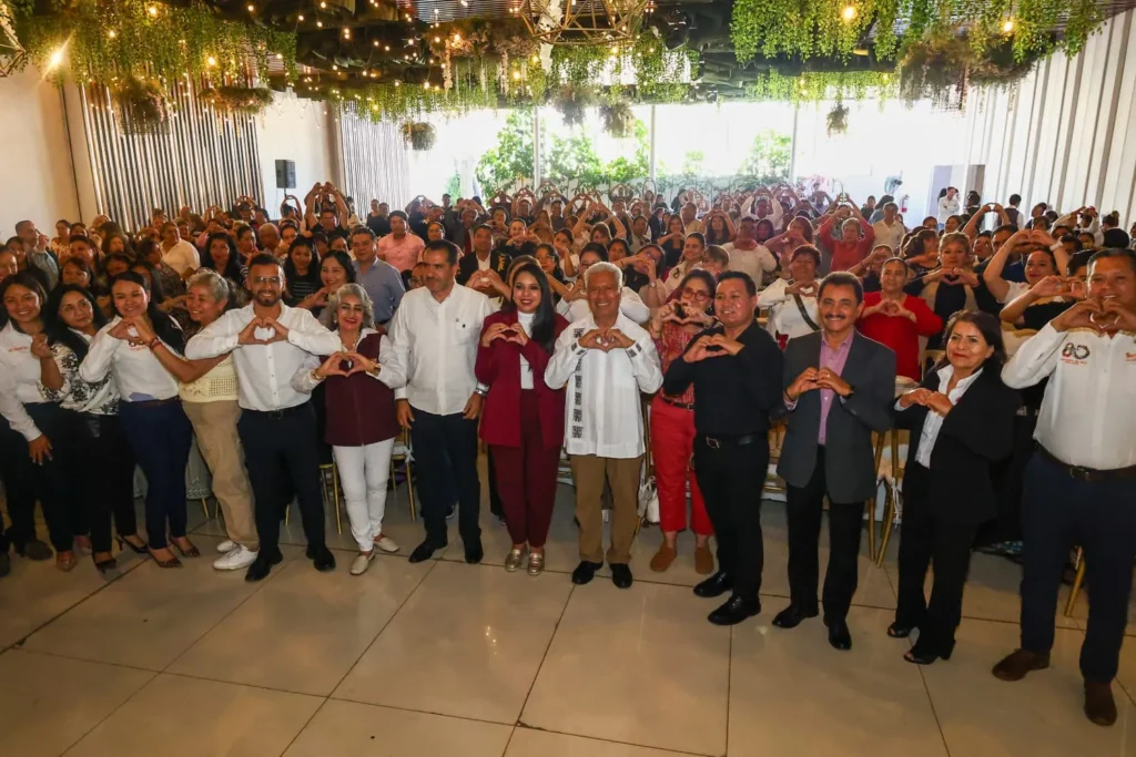 Gobierno de Tonantzin Fernández reconoce la trayectoria y esfuerzo del magisterio de San Pedro Cholula