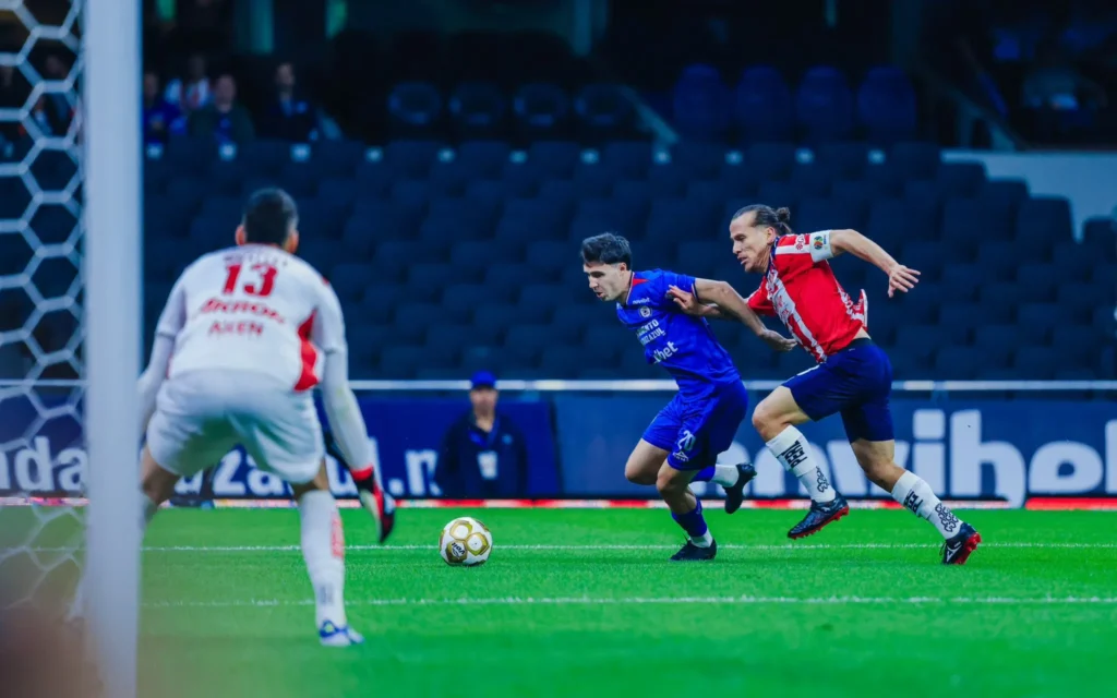 Liga MX Cruz Azul empata ante Chivas en la ida de las semifinal del torneo
