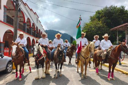 Miguel Ángel Morales Morales participa en cabalgata por 106 Aniversario Luctuoso de Venustiano Carranza.