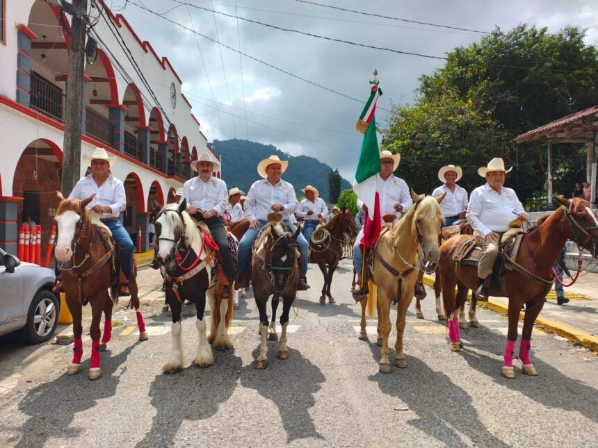 Miguel Ángel Morales Morales participa en cabalgata por 106 Aniversario Luctuoso de Venustiano Carranza.