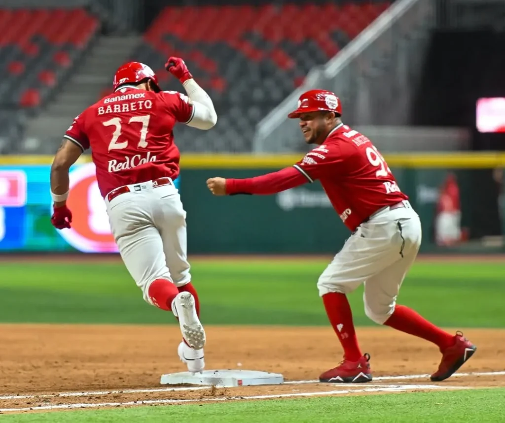 Pericos recibe a los Diablos Rojos en el Estadio Hermanos Serdán