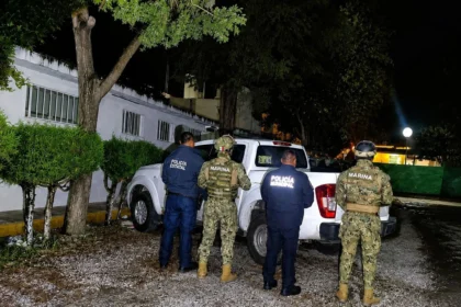 Policías de Amozoc, Estatales y Marina recuperan vehículo con reporte de Robo.