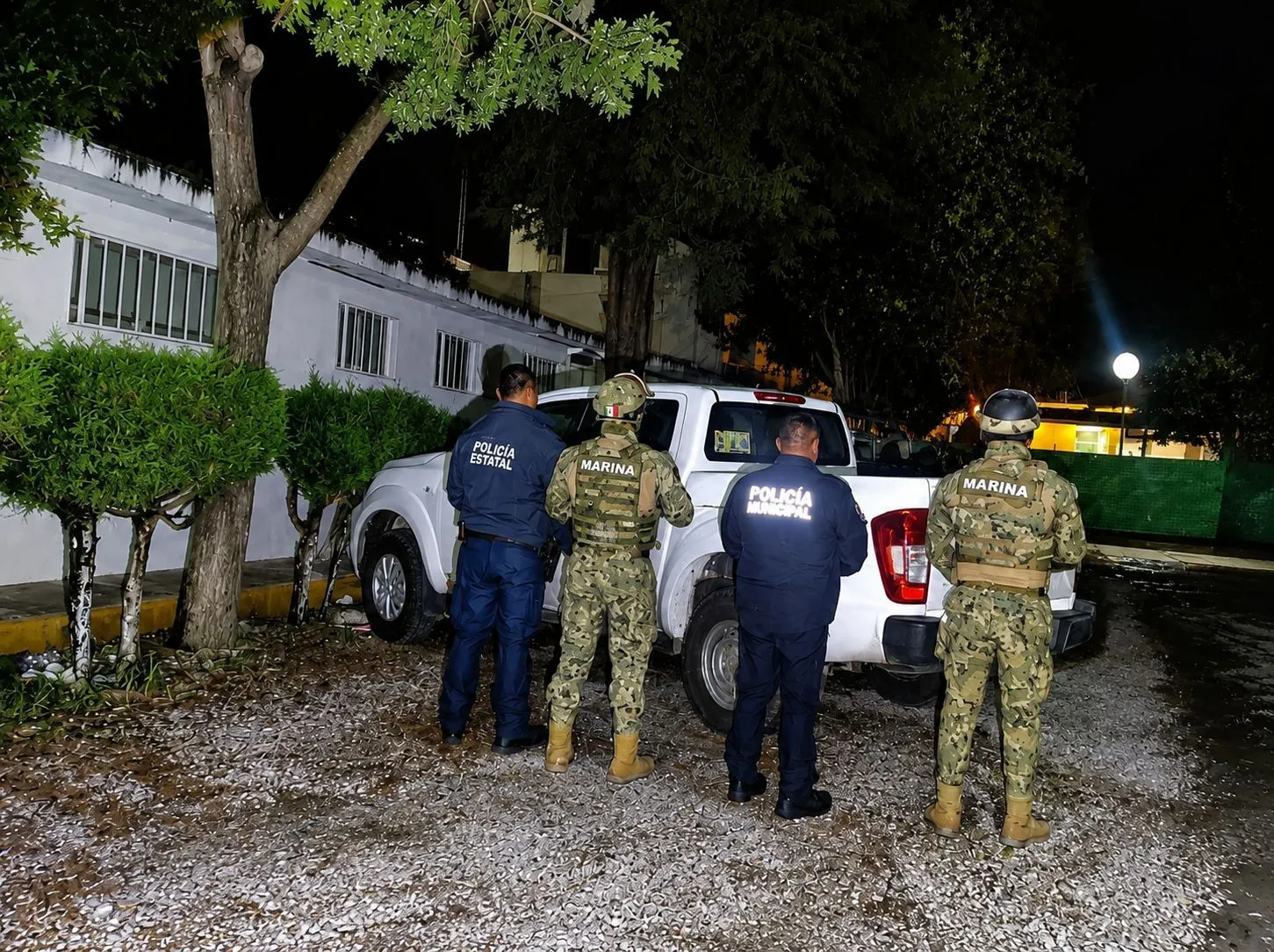 Policías de Amozoc, Estatales y Marina recuperan vehículo con reporte de Robo.