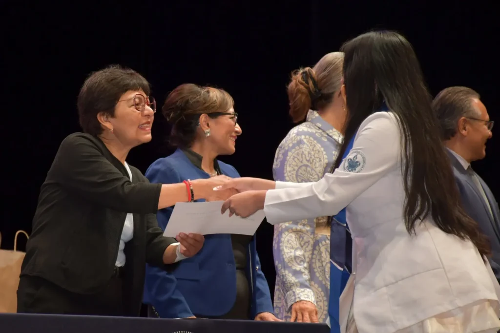 Preside Rectora Lilia Cedillo graduación de la Facultad de Medicina