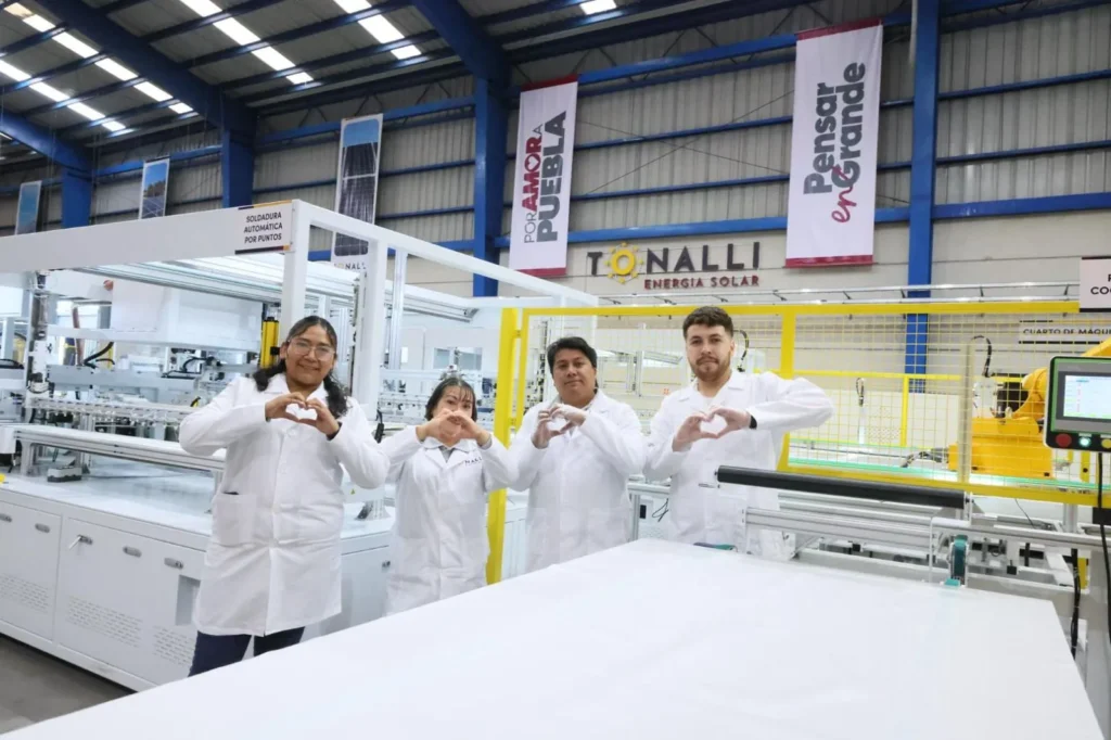 Presidenta Sheinbaum reconoce iniciativa de transición energética de Puebla en producción de paneles solares