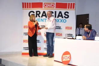 Recibe DIF Puebla Capital estafeta oficial del programa “Cambio x Cambio” de la cadena OXXO