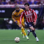Remontada en el Akron Chivas vence a Tigres y avanza a semifinales