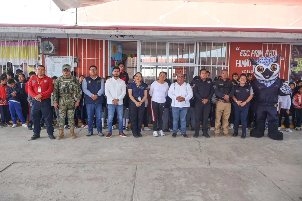 Severiano de la Rosa acerca campañas de prevención a escuelas de Amozoc