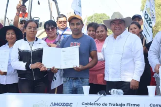 Severiano de la Rosa inicia obra, entrega reconocimientos de calle y fortalece la unidad social en San Pedro Chachapa