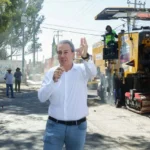 Supervisa Pepe Chedraui intervención del Tren Capitalino de Pavimentación en la colonia Vicente Guerrero