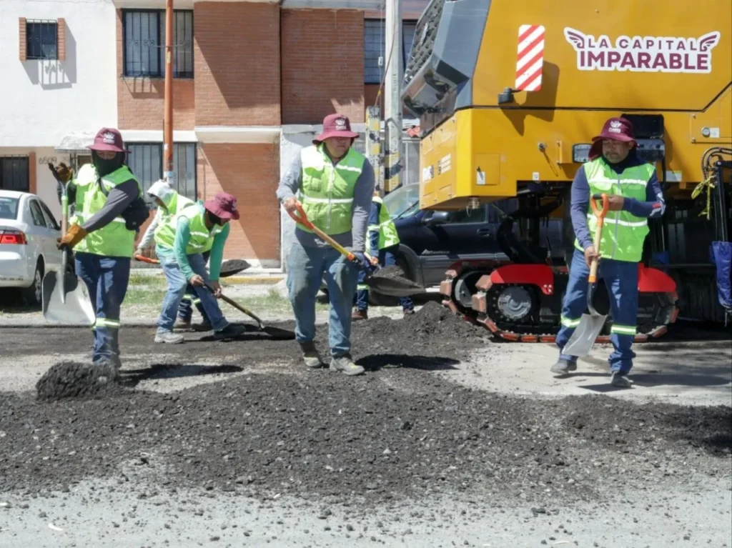 Supervisa Pepe Chedraui intervención del Tren Capitalino de Pavimentación en la colonia Vicente Guerrero