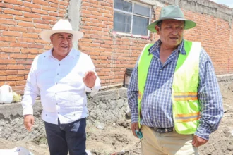 Supervisa Severiano de la Rosa trabajos de mejoramiento en la iglesia del barrio de Santo Ángel
