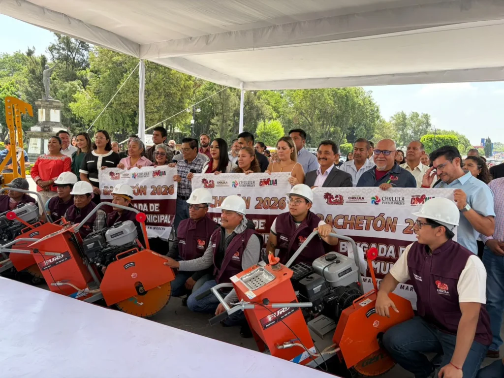 Tonantzin Fernández fortalece programa de bacheo en San Pedro Cholula con nueva maquinaria