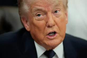 Trump minimiza bombardeo a Irán tras feroz batalla en el Estrecho de Ormuz