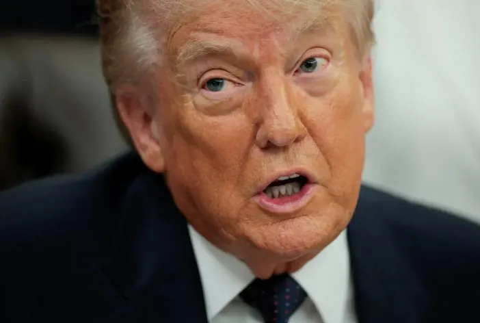 Trump minimiza bombardeo a Irán tras feroz batalla en el Estrecho de Ormuz