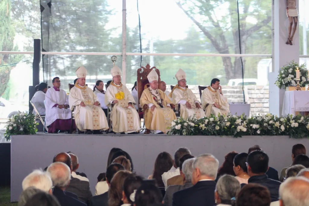 Arzobispo Víctor Sánchez Espinosa conmemora 50 años de vida sacerdotal y exhorta a promover la unidad
