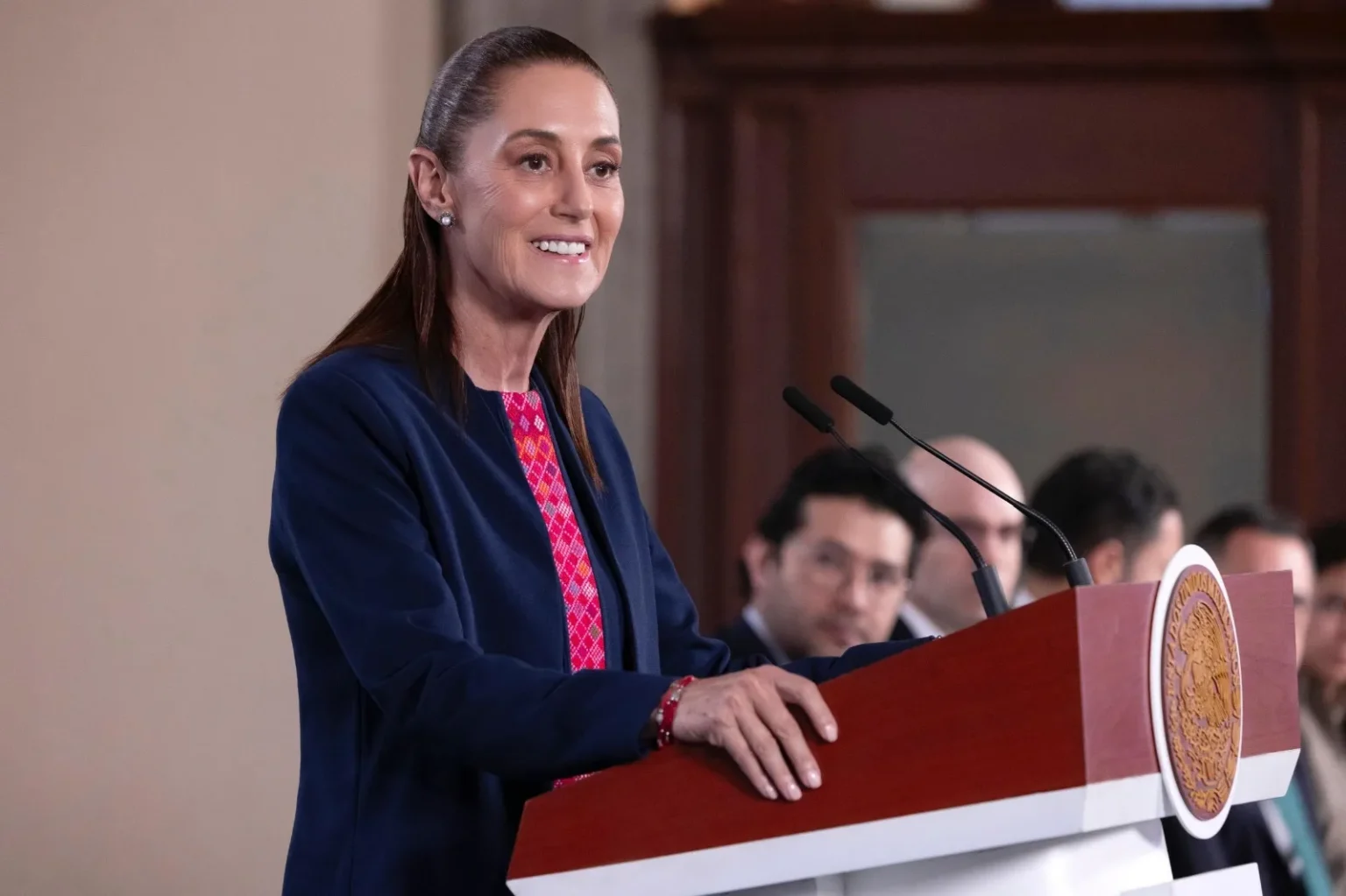 Claudia Sheinbaum destaca que en 2026 recibirán apoyos 42 millones 860 mil 296 mexicanas