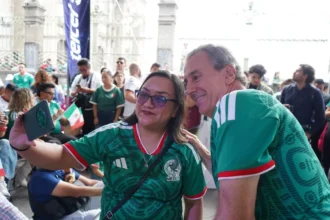 Convive Pepe Chedraui con poblanas y poblanos en la inauguración de la Copa del Mundo 2026