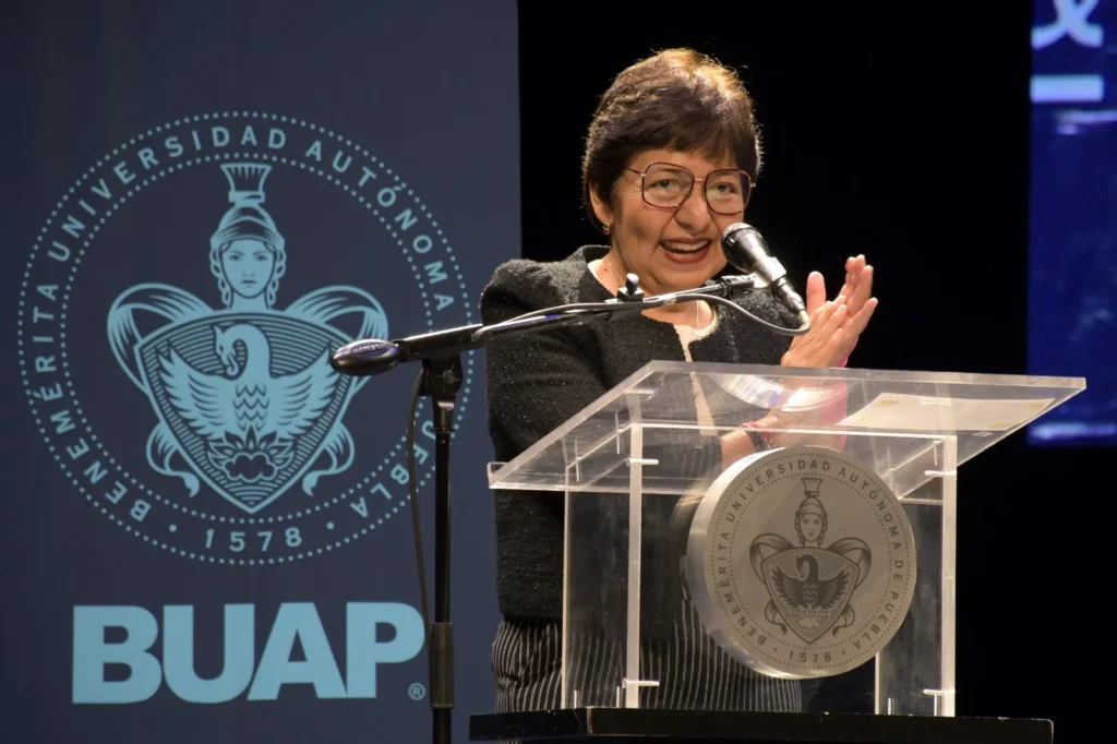 Culminan estudios 802 alumnos de la Preparatoria 2 de Octubre de 1968 de la BUAP