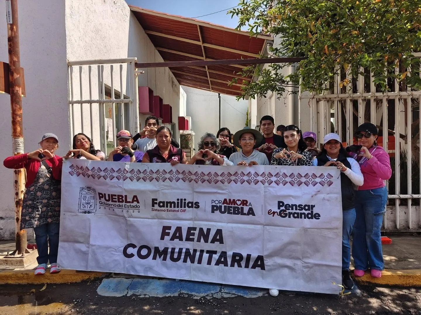Encabeza Lupita Fernández faena comunitaria en Casa del Abue