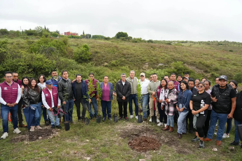 Encabeza Pepe Chedraui jornada de reforestación en Ecocampus BUAP