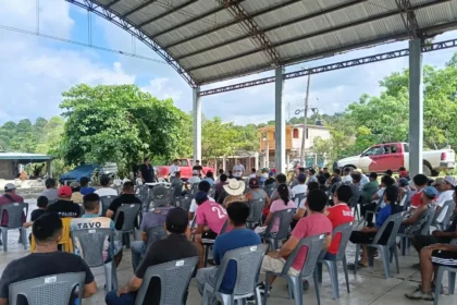 Entrega gobierno estatal motoconformadora para dignificar caminos en Francisco Z. Mena