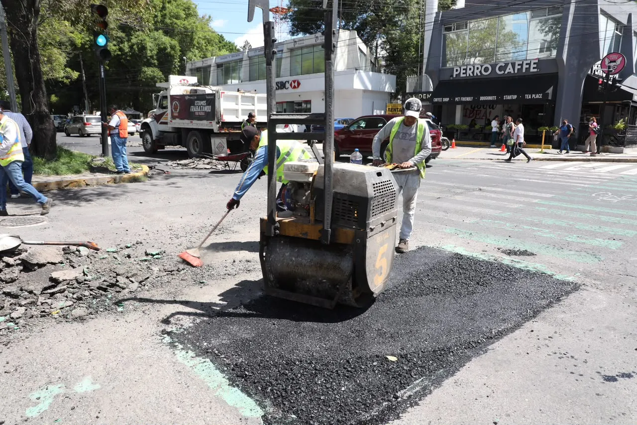 Gobierno de Pepe Chedraui refuerza acciones de bacheo en favor de las y los poblanos