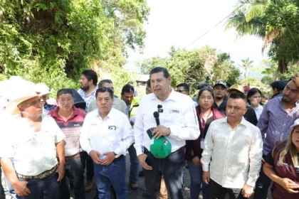 Gobierno estatal despliega maquinaria y apoyos sociales para atender emergencia en la sierra negra