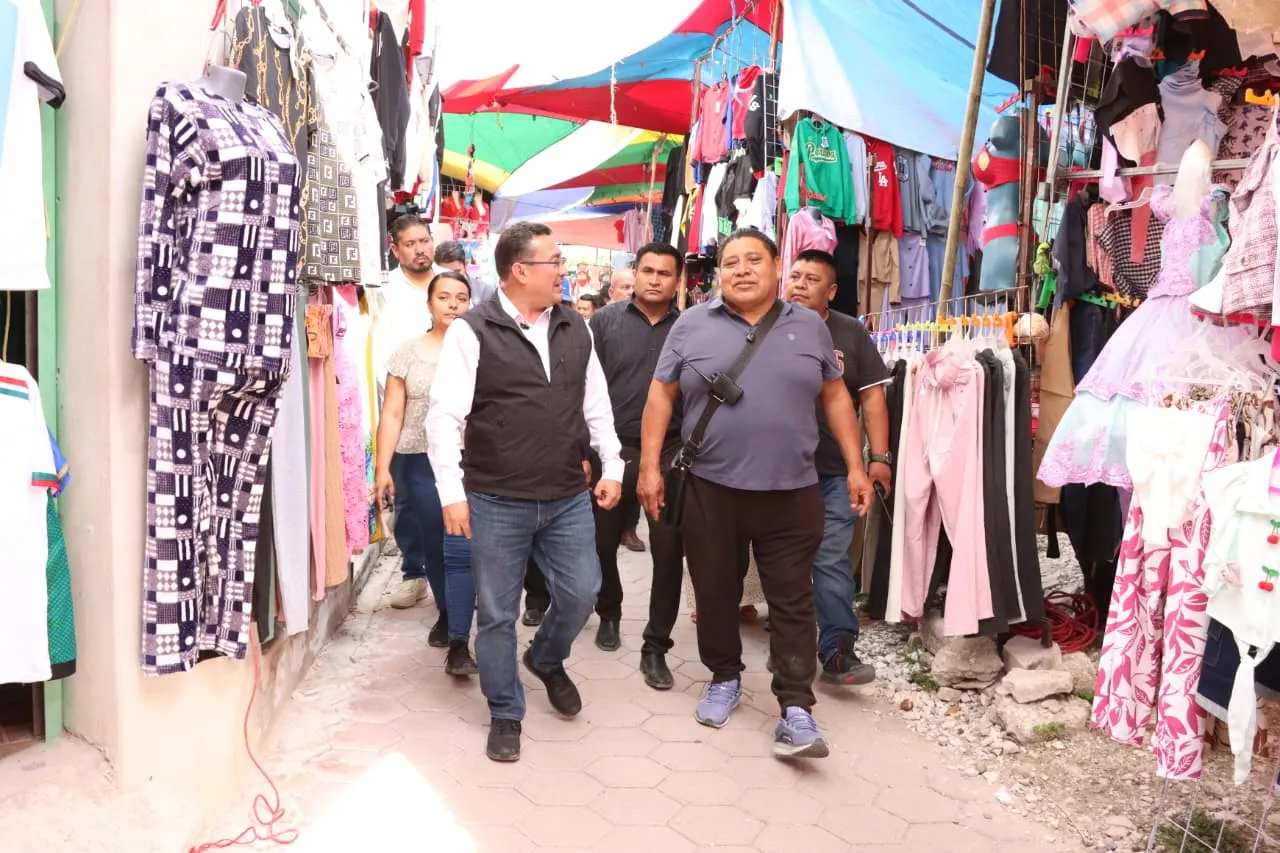 Impulsa diputado Pável Gaspar obras comunitarias y atiende necesidades de comerciantes de la Mixteca poblana