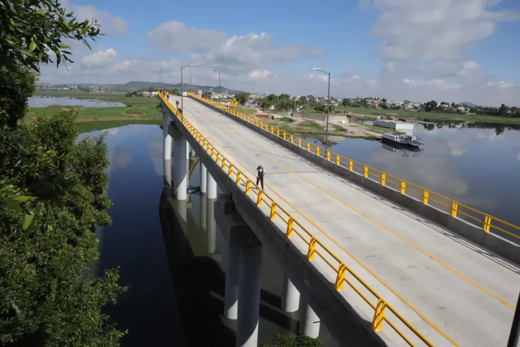 Juntos, gobierno federal y estatal impulsan rescate integral del lago de Valsequillo