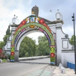 Omar Muñoz presenta enflorado de feria en el Puente de México
